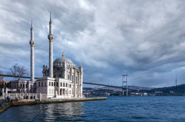 İstanbul görüşü ve cami 