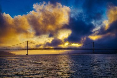 Golden Gate Köprüsü Günbatımı Görünümü 