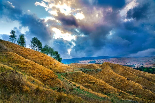 Campo Atardecer Vista Con Montañas Fondo —  Fotos de Stock