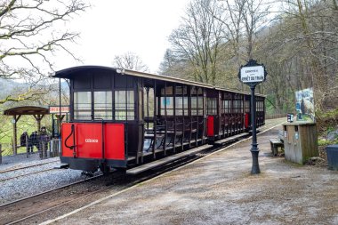 Parktaki eski tramvay istasyonu. 