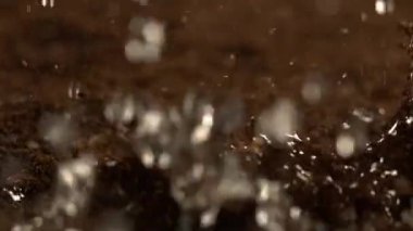 Süper yavaş çekim. Detaylı zemin zengin aroma üretir. Karmaşık koku dikkatlice hazırlanmış kahveden çıkar.