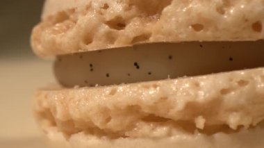 Makro vanilya fasulyeli makarna görünür lekeler, dar mahsul gölgeleri kremsi dolgu, narin ayak ve gözenekli