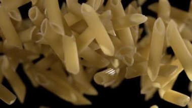 Super Slow Motion, Slow Motion Penne Black Studio 'ya Düşüyor, Pişmemiş Altın Tüpler' in Zarif Düşüşü