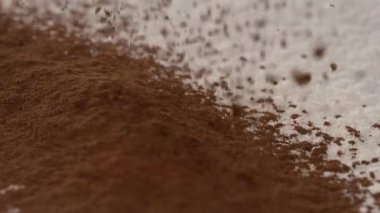 Süper Yavaş Hareket, Yavaş Hareket Kakao Tozu Pasta Yüzey Dinamik Yığını ve Hava Parçacıkları Üzerine Döküldü