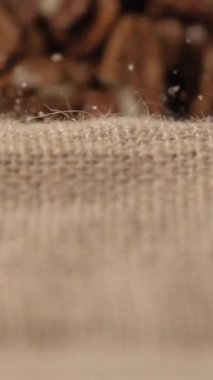 Yavaş Çekim, Çuval Bezi Üzerine Fındık Yarısı Patlaması, Süper Yavaş Hareket Yarısı ve Parçaların Patlaması