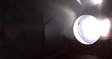 Yavaş çekim, Stüdyo Sisteminde Kesilen Parlak Işıklar İkiz Işınlar Yansıtıcı Heykel Takımı