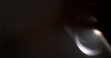 Yavaş çekim, Stüdyo Spotlight Işığı Karanlığı, Yumuşak Yansımaları ve İnce Bokeh 'i, Yakın plan