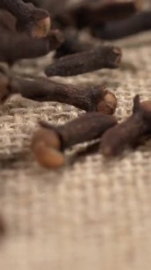 Süper yavaş çekim, Kapanış Aşkları Çuval Çuvalına Düşüyor, Çok Yavaş Çekim Çekimi Tek karanfilin Düşüşü