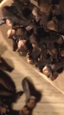 Süper yavaş çekim, Aşırı Macro Odaklanma Tek karanfil çekirdeği, Yavaş Hareket Tumble, Dokulu Yüzey Detayları,