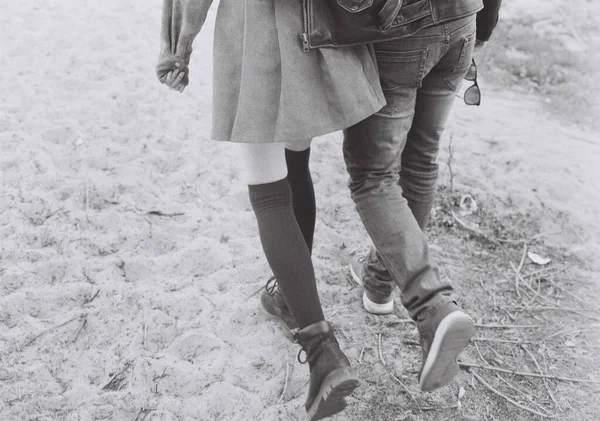 Black White Photo 35Mm Film Walking Couple — Stock Photo, Image