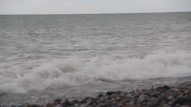 Video Grey Color Water Sea Waves Evening Cloudy Weather — Stock Video