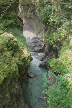Martvili Kanyonu, dağlardaki doğa nehri, Georgia Sakartvelo