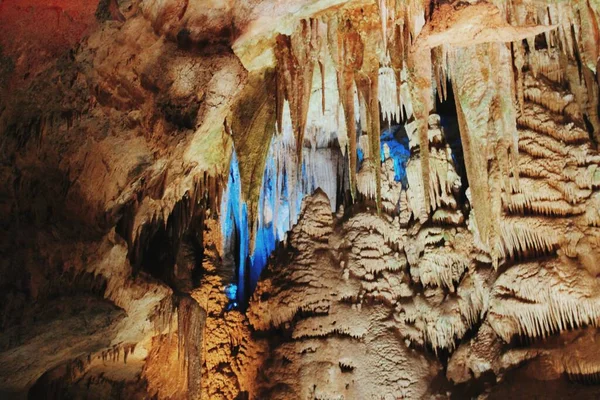 Сталактити Печері Прометей Печера Куміставі Тквальтубо Джорджія — стокове фото