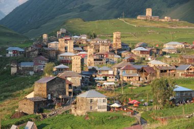 Gürcü köyü Ushguli, mimarlık. svan kuleleri 