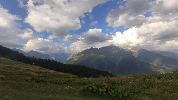 Kafkas Dağları Gürcistan Dağları Svaneti Dağları Bulutları — Stok fotoğraf