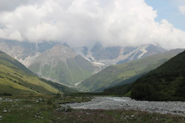 格鲁吉亚山区 斯瓦涅季山区和因古里河 — 图库照片