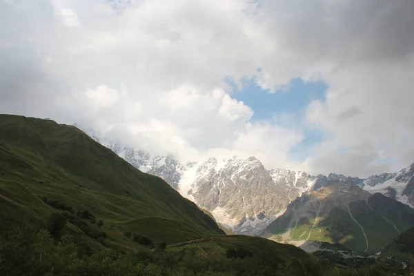 Gürcistan Dağları Karla Kaplı Svaneti Dağları Shkhara Buzulu — Stok fotoğraf