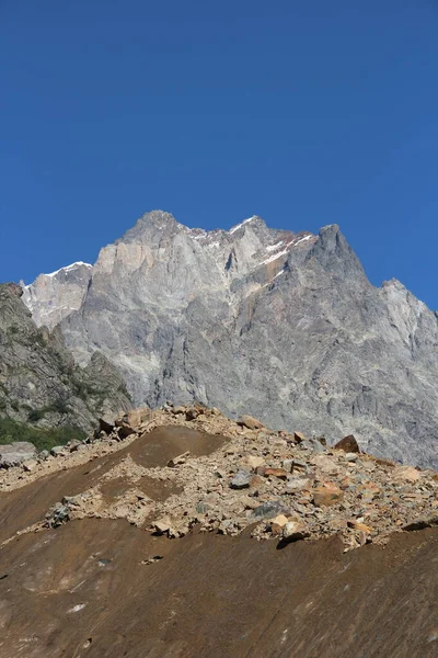 Špinavý Led Skály Gruzínské Hory — Stock fotografie