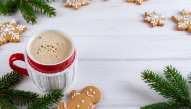 Zencefilli kurabiyeli Noel Kahvesi ve Kırmızı Kupa