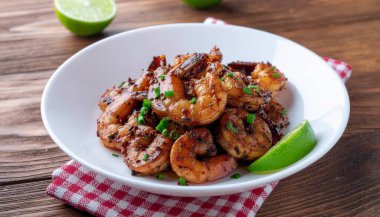 Cajun Karides Restoran Tarzı Sunumu