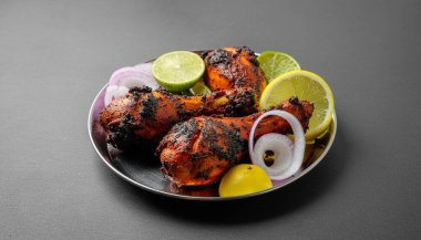 Otantik Hint Tandır Tavuk Davul Çubuğu Limon ve Soğanlı Thali Tabağı