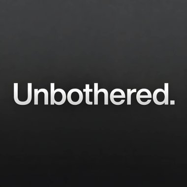 Parlak ve modern gümüş bir tipografi, koyu dokulu arka planda 