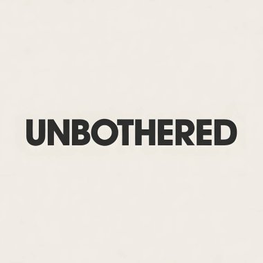 Minimalist grafik tasarımı. Tarafsız krema arkaplanındaki koyu siyah metinde 