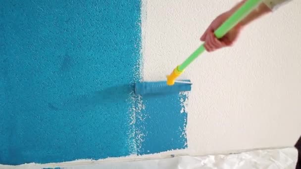 Color del rodillo fondo de pantalla blanco en azul oscuro — Vídeo de stock