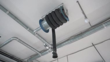 Servis siyah hortumu yıkama için plastik bobbin genel görünüm etrafında sarılı