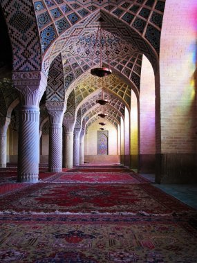 Şiraz, Iran - 27 Şubat 2009. Nasir ol Molk Camii iç, 