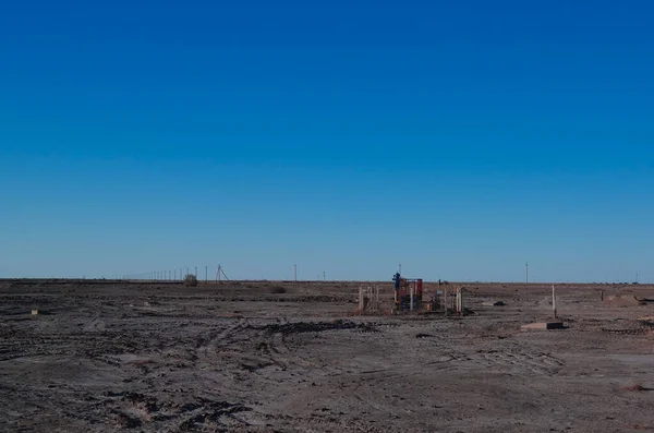 Charakter produkcji gazu w Aralcum pustyni jako łóżko z dawnego morza Aralskiego, Karakalpakstan, uzbekistan — Zdjęcie stockowe