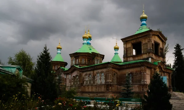 Den Ryska Ortodoxa Heliga Trefaldighetskyrkan Karakol Kirgizistan — Stockfoto