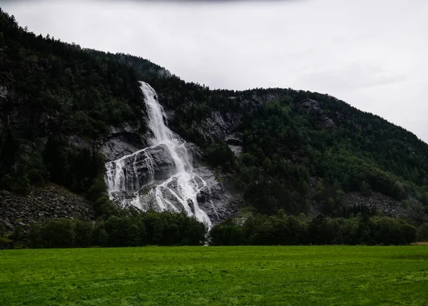 Panoramisch Uitzicht Naar Vidfossen Waterval Gronsdalslona Rivier Odda Noorwegen — Stockfoto
