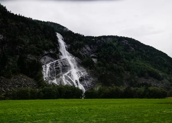 Панорамним Видом Водоспад Vidfossen Gronsdalslona Річка Odda Норвегія Стокове Зображення