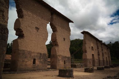 Poligonal, Cuzco, Peru, Raqchi sit alanı ile yapılan Viracocha Tapınağı için görüntüleyin