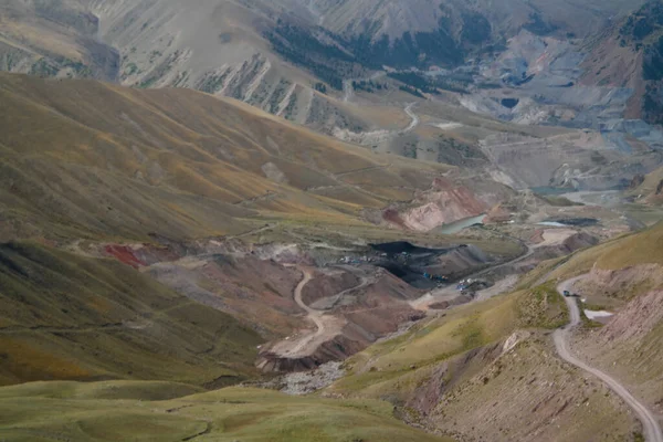 Widok Panoramy Górskie Tienszan Węgla Kopalni Kara Keche Naryński Kirgistan — Zdjęcie stockowe