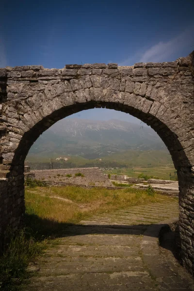 Panoramatický Pohled Hrad Gjirokastra Obloukem Gjirokaster Albánie — Stock fotografie