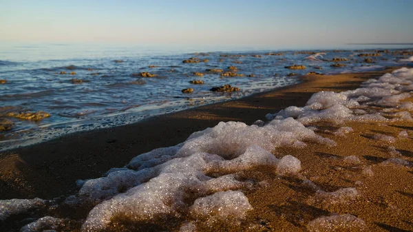 Morze Piany Plaży Morza Aralskiego Pobliżu Cape Aktumsuk Zachodzie Słońca — Zdjęcie stockowe