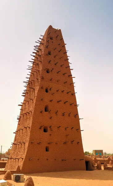 Von aussen zur großen moschee von agadez, niger — Stockfoto