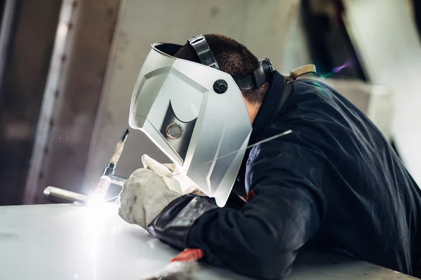 Welder using acetylene welding outfit — Stock Photo, Image