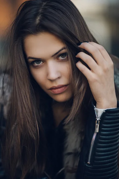 Joven hermosa mujer — Foto de Stock