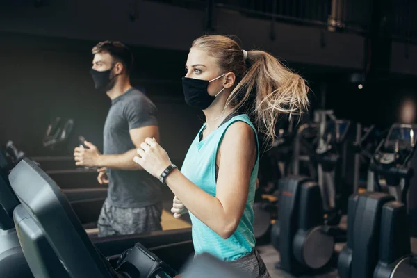 Young Fit Woman Man Running Treadmill Modern Fitness Gym Keeping — Stock Photo, Image