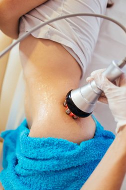 Cavitation RF vücut tedavisi ve sağlık güzelliğinin iyileştirilmesi ve yağ ve selülit alınması için çağdaş ilaç