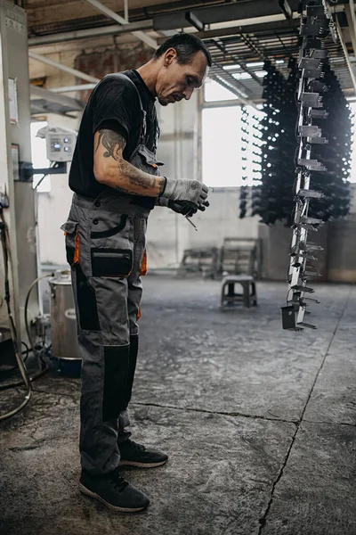 彼の仕事は手動労働者の溶接機 重工業の仕事の人々 産業概念 — ストック写真