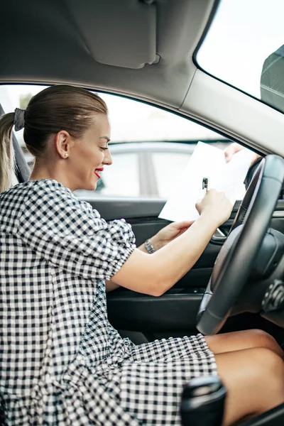 Satisfied Smiled Female Buyer Sitting Her New Car She Happy — Φωτογραφία Αρχείου