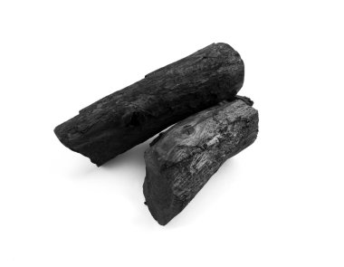 Beyaz arka planda siyah kömür