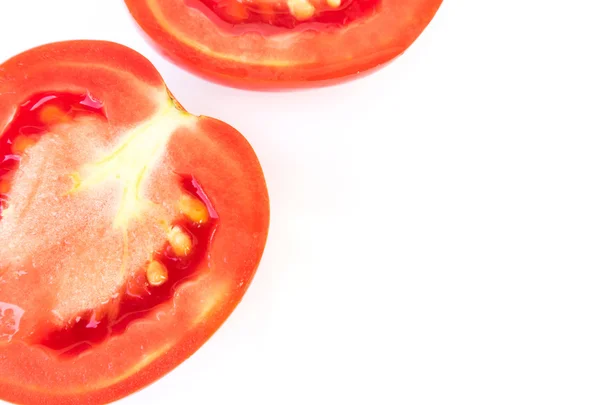 Nahaufnahme frische rote Tomaten auf weißem Hintergrund, Lebensmittel- und Gemüsekonzept — Stockfoto