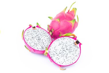 Dragon meyve dilim beyaz arka plan, yiyecek ve sağlıklı kavramı