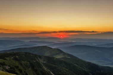 Dağlarda gün batımı