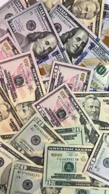 Nakit para Amerikan doları ve euro banknotları, gelir, kazanç ve iş konsepti, para dolu masa. Yüksek kaliteli FullHD görüntüler